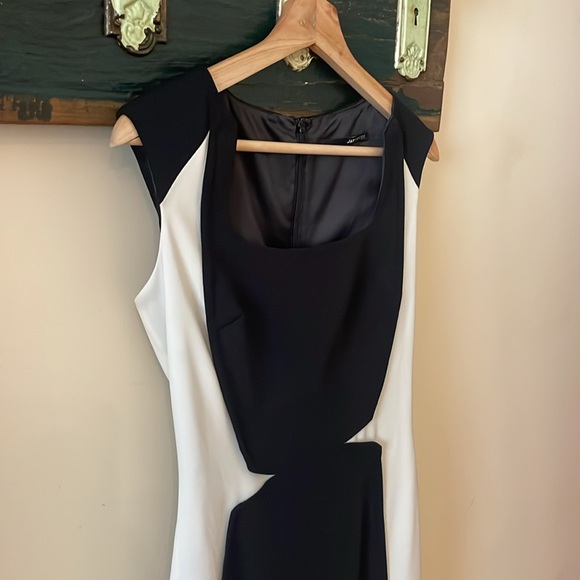 JayGodfrey Kornell Black and White Colorblock Square Neck Sheath Dress Size 4 - Picture 10 of 16